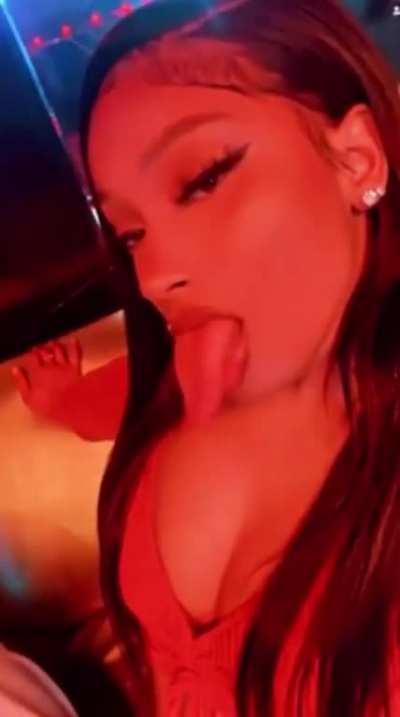 👅👅