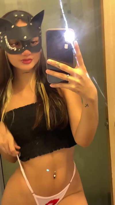 Come and play with this kitty!