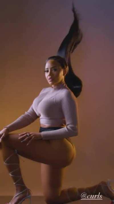 She Knows How to Shoot a commercial 😆