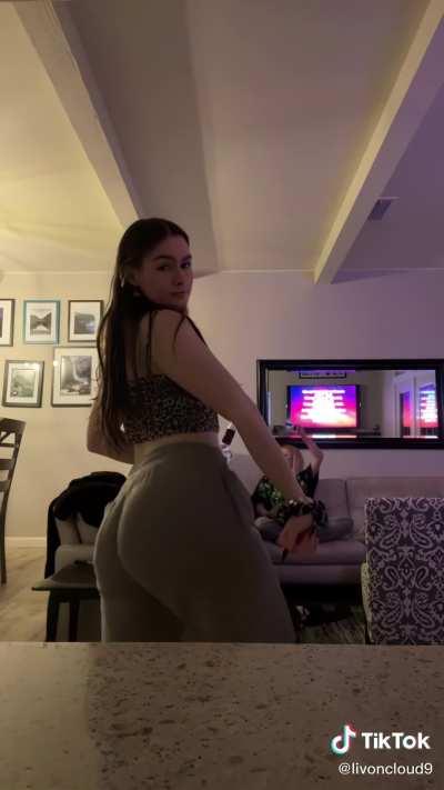 Unexpected dumptruck @livoncloud9