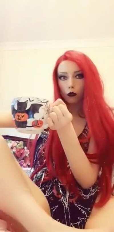 Hi I'm so bored, someone talk to meeeeeee