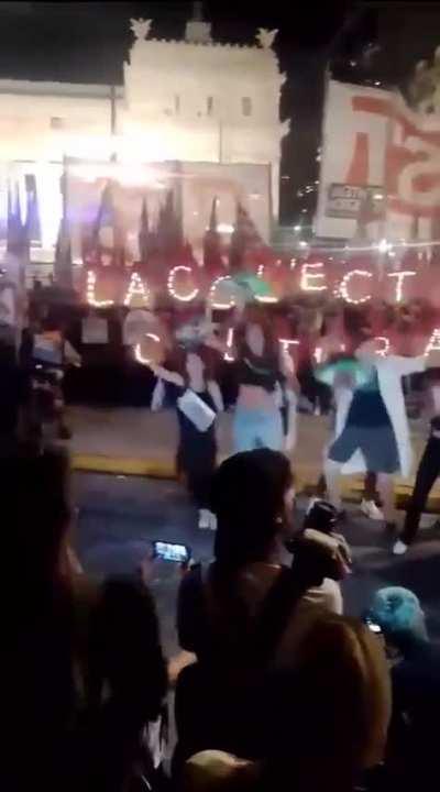 Mientras tanto la Izquierda afuera del Congreso