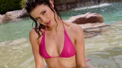 How can I not be wanna her 😫😫