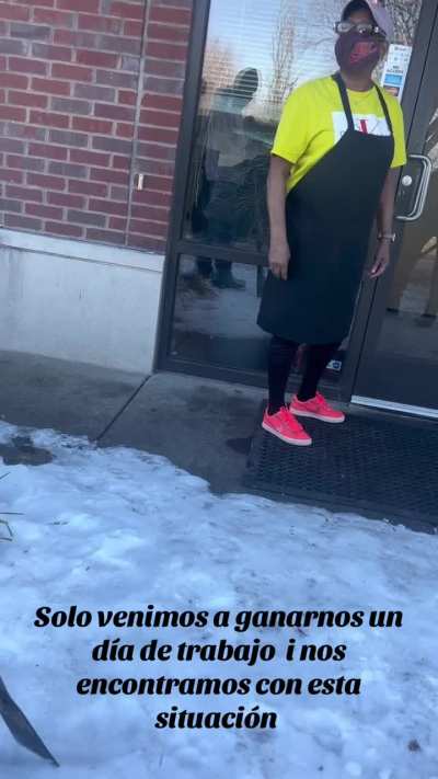 Woman screams at workers about speaking Spanish