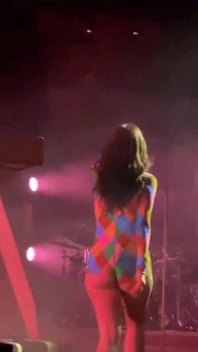 Didn't know Lorde have enormous ass