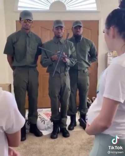 Carti join the army⁉️(dude on the left)