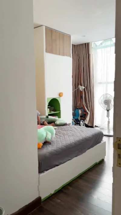 Một thằng con nít còn biết yêu đẻng yêu lước còn tao với bây chỉ biết chống phá 😭😭 