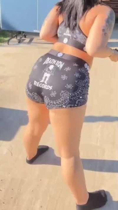move that ass Dani 🍑