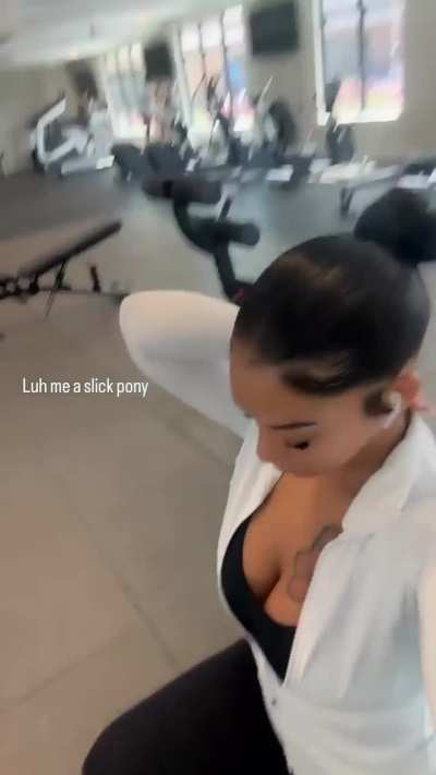 Felicia Lucas (@lovelylesh)