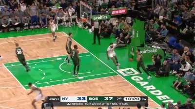 [Highlight] Mitchell Robinson attacks off the dribble