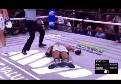 Tyron Woodley getting slept by Jake Paul