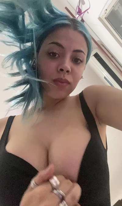 My kink is sending nudes to older men