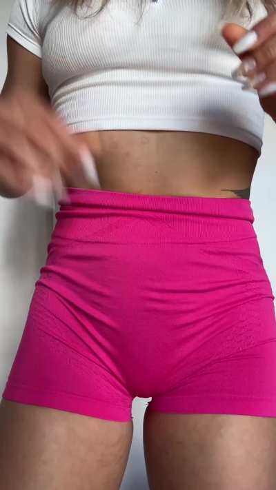 Now I know why when I try to fix my shorts at the gym everyone's looking