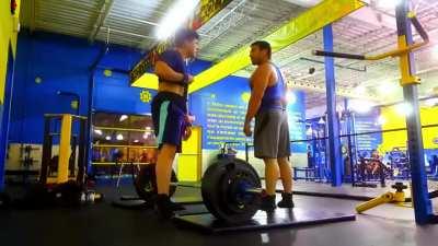 Teenager attacked for being too loud while deadlifting
