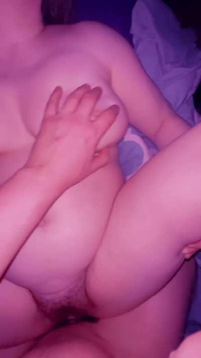 Amateur wife curious to know if you&rsquo;d cum inside her 🥵🤤