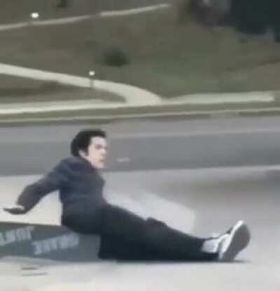 Skater credit cards himself in primo