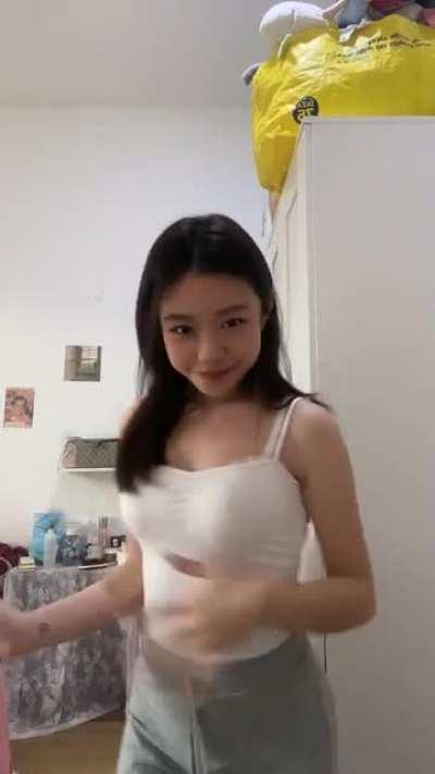 Such a tight cutie 🥵😁