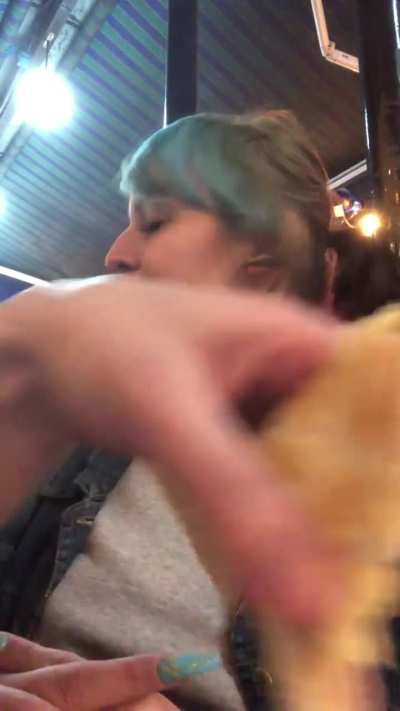 This was my first time that a feeder fed me in public 👉🏻👈🏻❤️