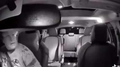 Uber driver gets brutally mugged and beaten up by 7 young women in Las Vegas after driving them to their destination