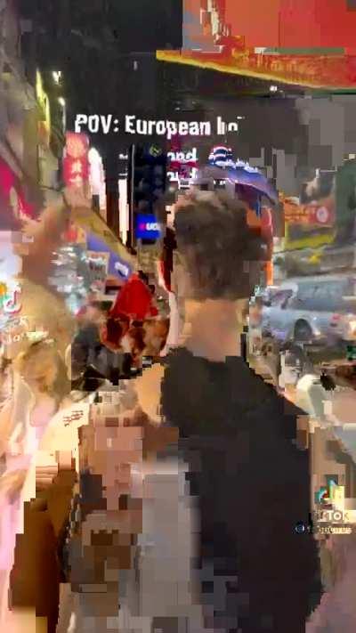 Average Western dude in India.