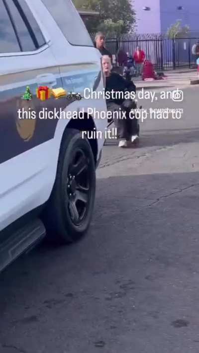 Phoenix PD harassing man giving food to the homeless on Christmas 