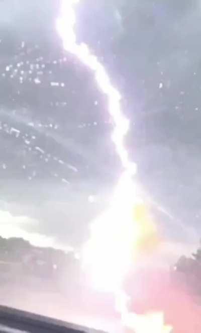 Lightning striking two cars caught on 