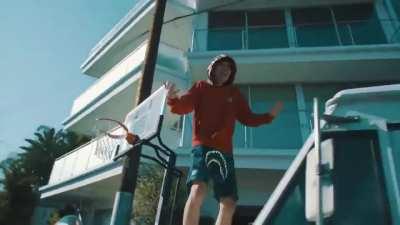 YOOO HE SPITTIN BARS