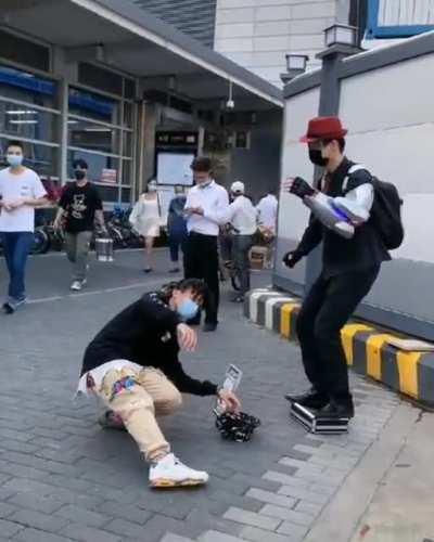 Repost from r/gifsthatkeepongiving