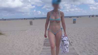 Teaser from a 20 minutes beach video I just released on my Fansly! Link in the comments.