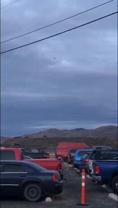 Strange UFO sighting in Kamploops on 10 November 2018.(Video recorded by Harpit Singh)[Warning:Strong language]