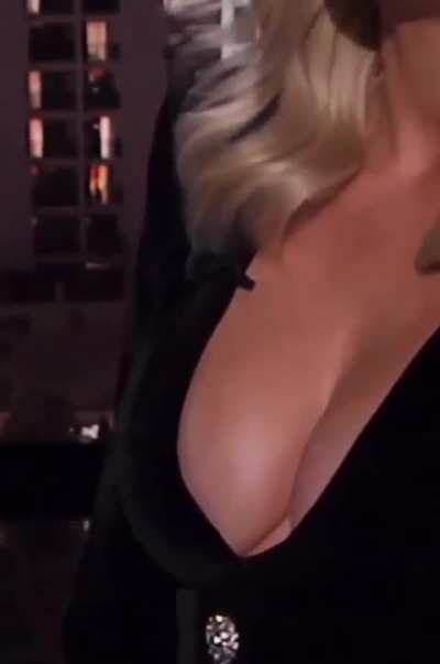 Brie and her iconically sexy black dress are the definition of Sinful Sunday! 🖤