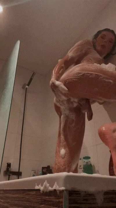 Say hi if you want four free nudes in your inbox