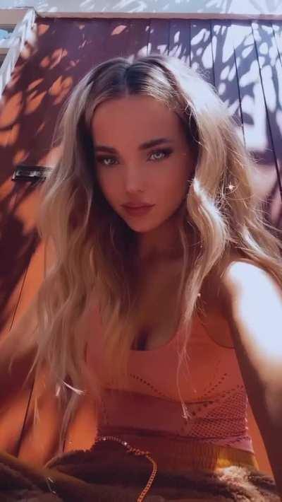 Can't take my eyes off that tit crack 🥵