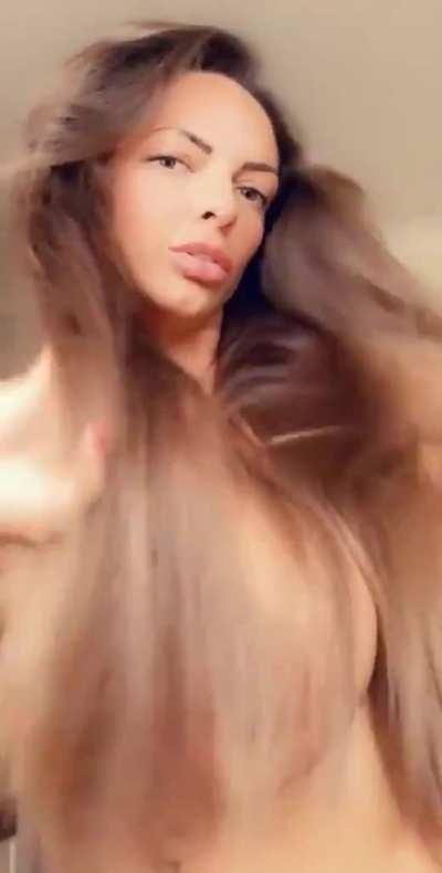 Sexy Babe With Huge Titties!!!