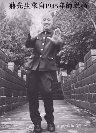 Chiang celebrating V-J day 