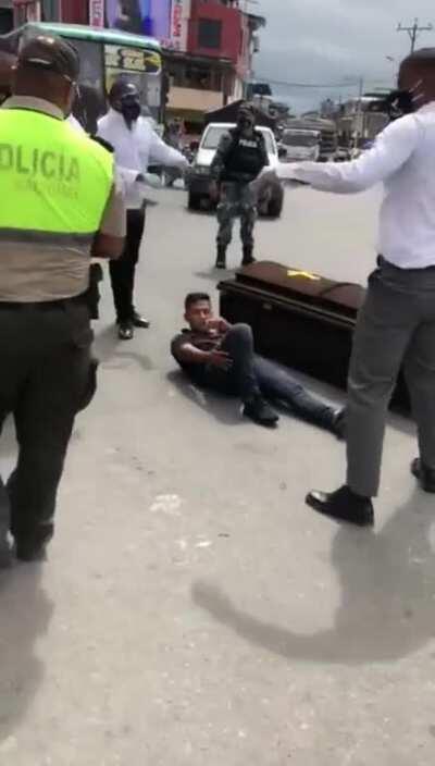 En ecuador las campañas de concientización se están poniendo bizarras