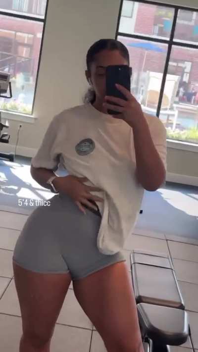 Felicia Lucas (@lovelylesh)