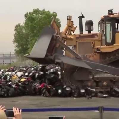 Nypd destroys bikes and shits that got confiscated