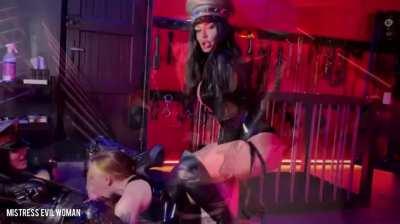 2 Wardens, 1 sexy prison slut 😈