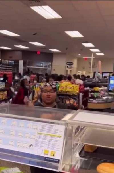 Packs of teens rob Philadelphia Wawa store