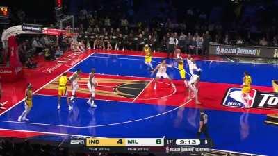 [Highlight] Myles Turner puts Giannis on a poster!