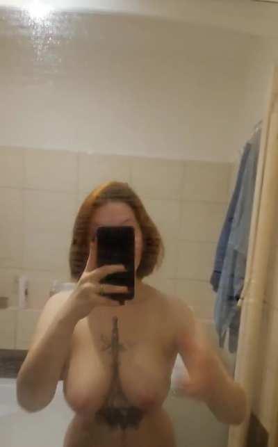 Taky miluje&scaron; hork&eacute; sprchy i v l&eacute;tě?🥵😁