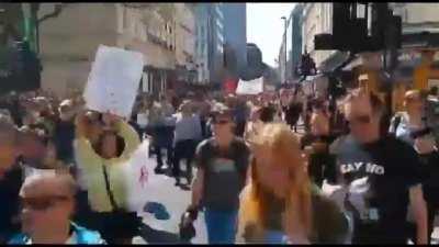 For when you feel alone... Timelapsed anti-lockdown protest - London.
