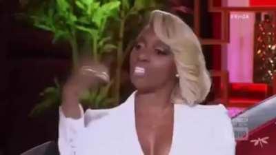 When you get scanned by the enemy Bloodhound and you scan back in response