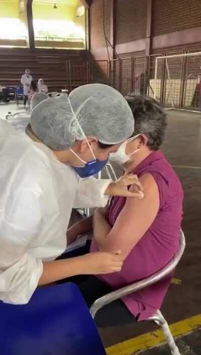 Alguém consegue explicar esses atos?