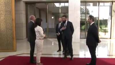 Syria's new leader is gay 😲😨 He shakes hand with a man instead of a woman