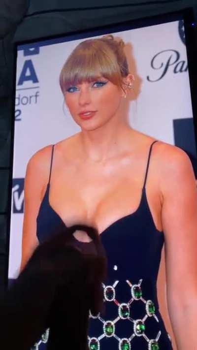 Thicc Taylor Swift >>>>> I swear she has me sooooo weak it’s insane 🥵🥵