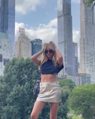 Blonde Kiara in Manhattan, NYC