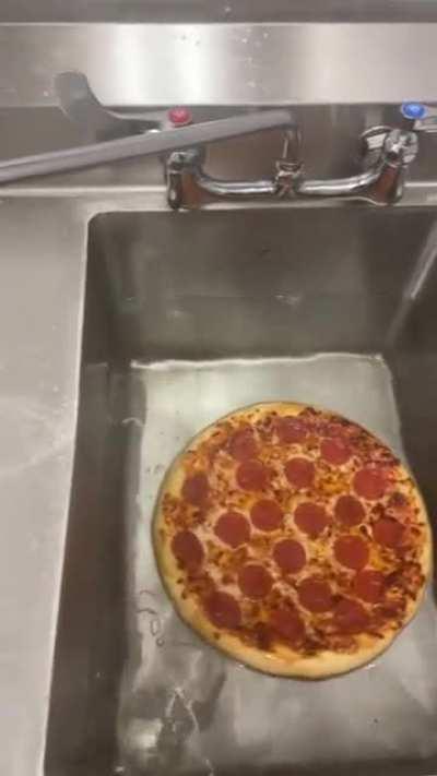 The pizza is not a boat!!