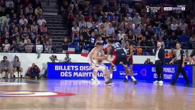 [Highlight] Victor Wembanyama with a one-legged 3 point shot followed by an easy alley-oop on the next attack against Bosnia